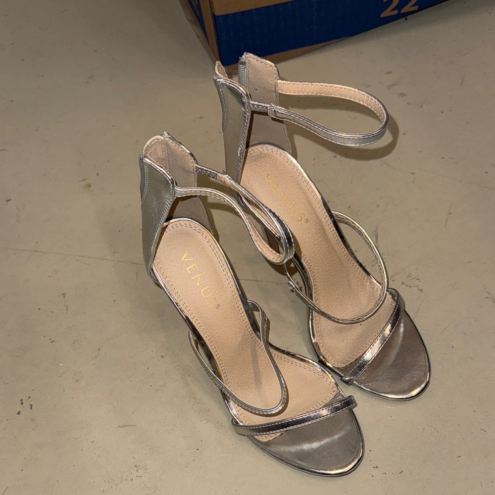 VENUS Metallic Silver Women's Heels